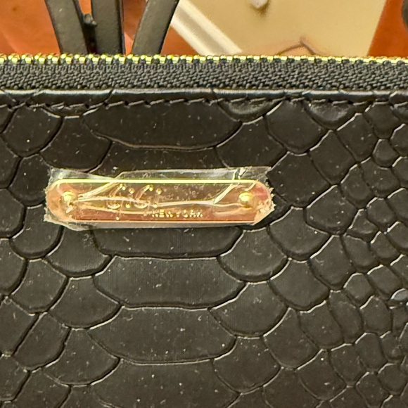 GiGi New York Black Women's All In One Clutch, New Without Tags - Picture 2 of 11